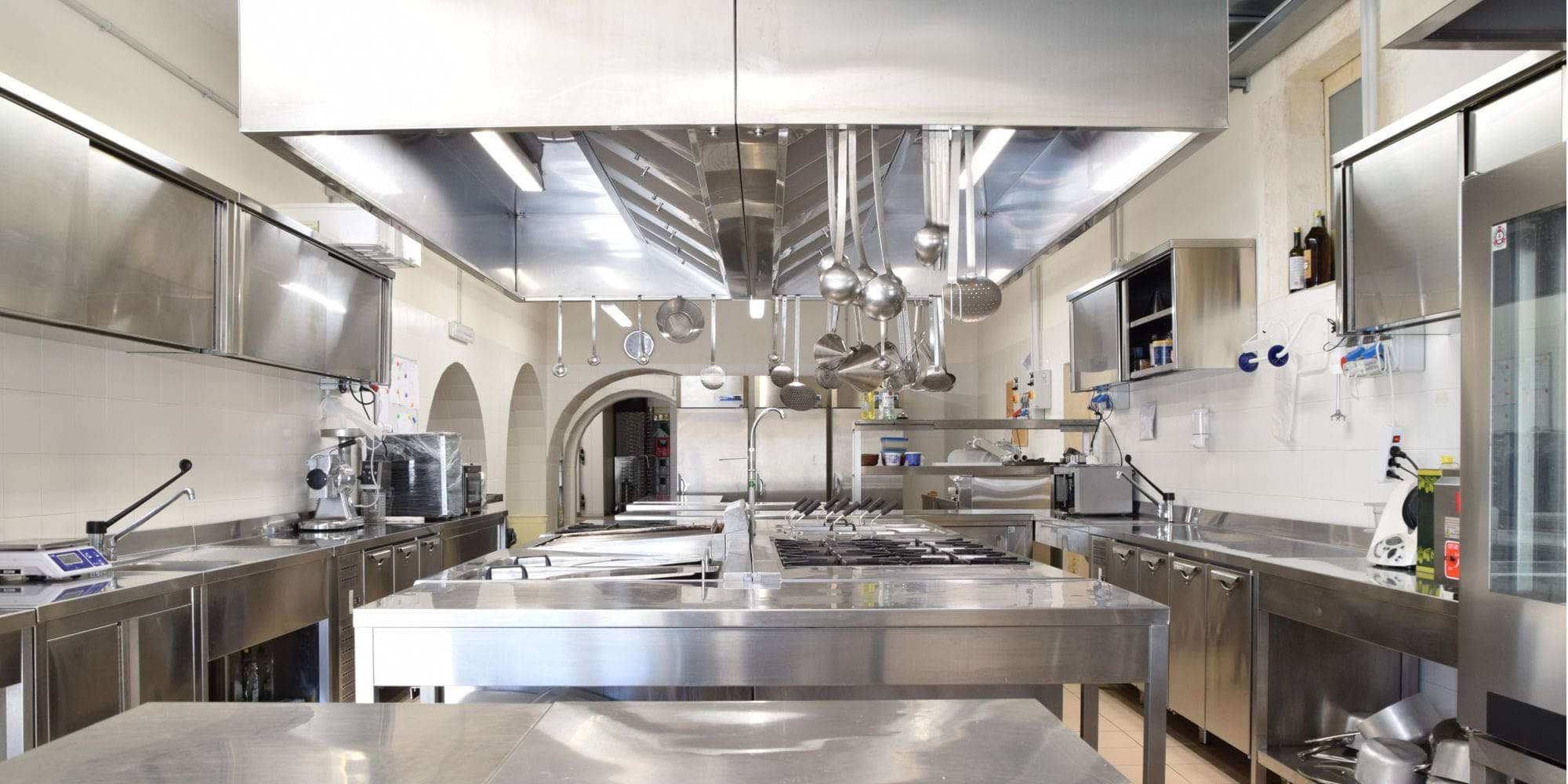 Immagine di copertina di L’evoluzione delle dark kitchen: da delivery a fornitori per la ristorazione moderna